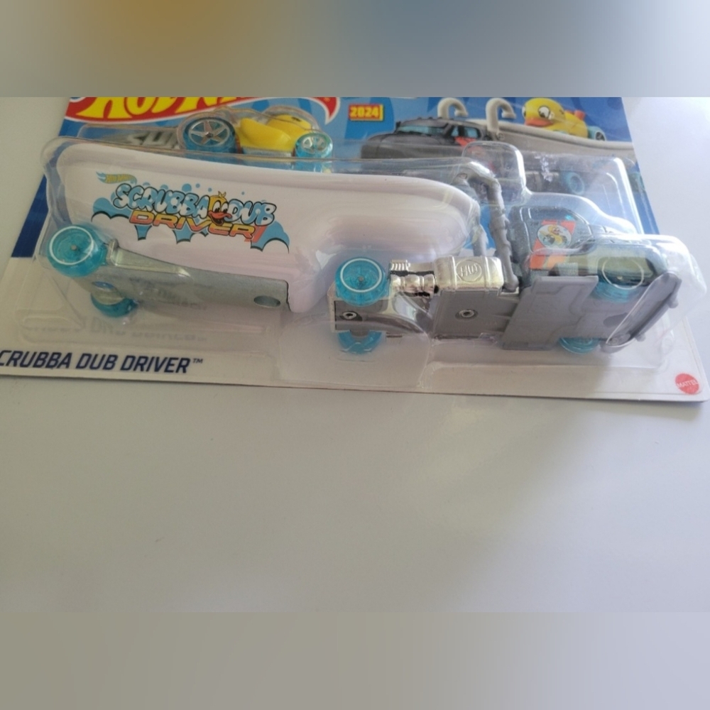 Hot Wheels Super Rigs Scrubba Dub Driver Diecast Car - Picture 3 of 4
